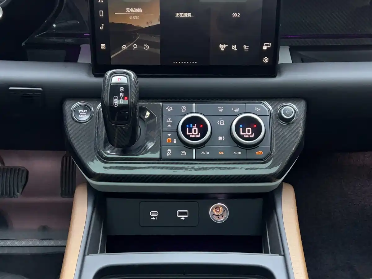 Land Rover Defender 2023 Model Year 130 3.0T P400 HSE фото 15