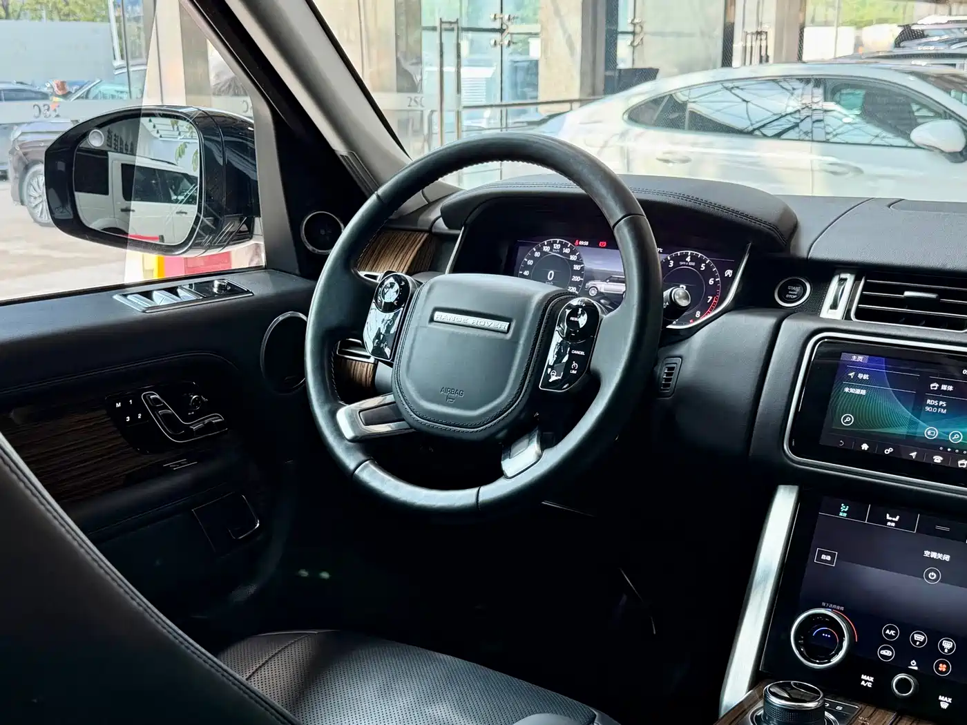 Land Rover Range Rover 2019 3.0 SC V6 Heritage Extended Edition фото 14