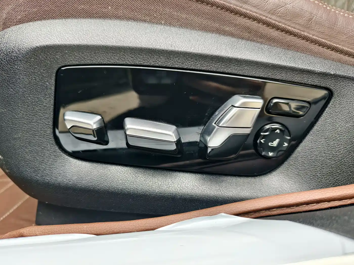 BMW 7 Series 2021 Model 740Li Leading M Sport Package фото 13