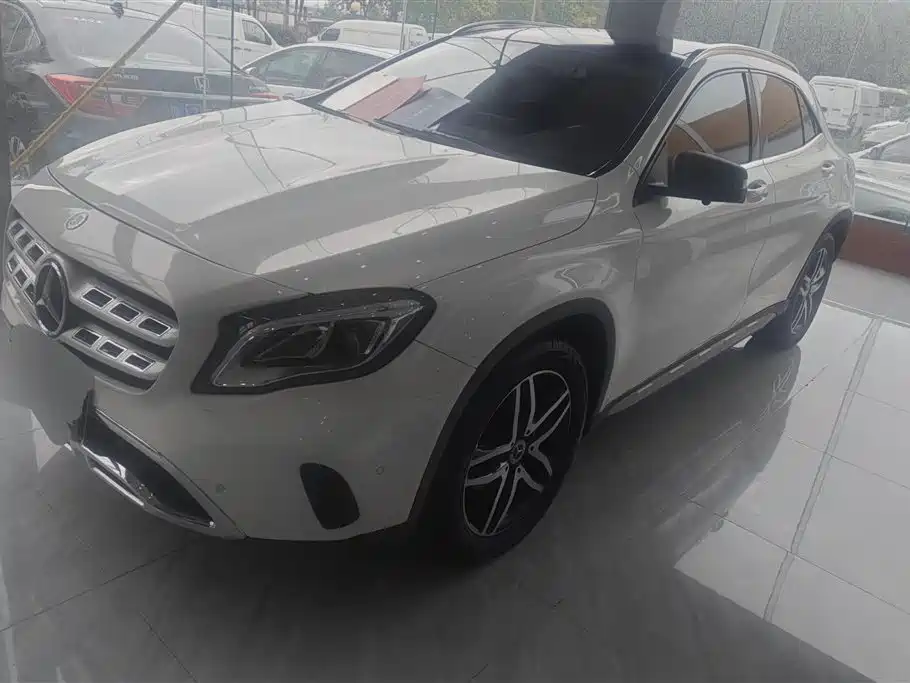 Mercedes-Benz GLA 2018 GLA 200 Fashion