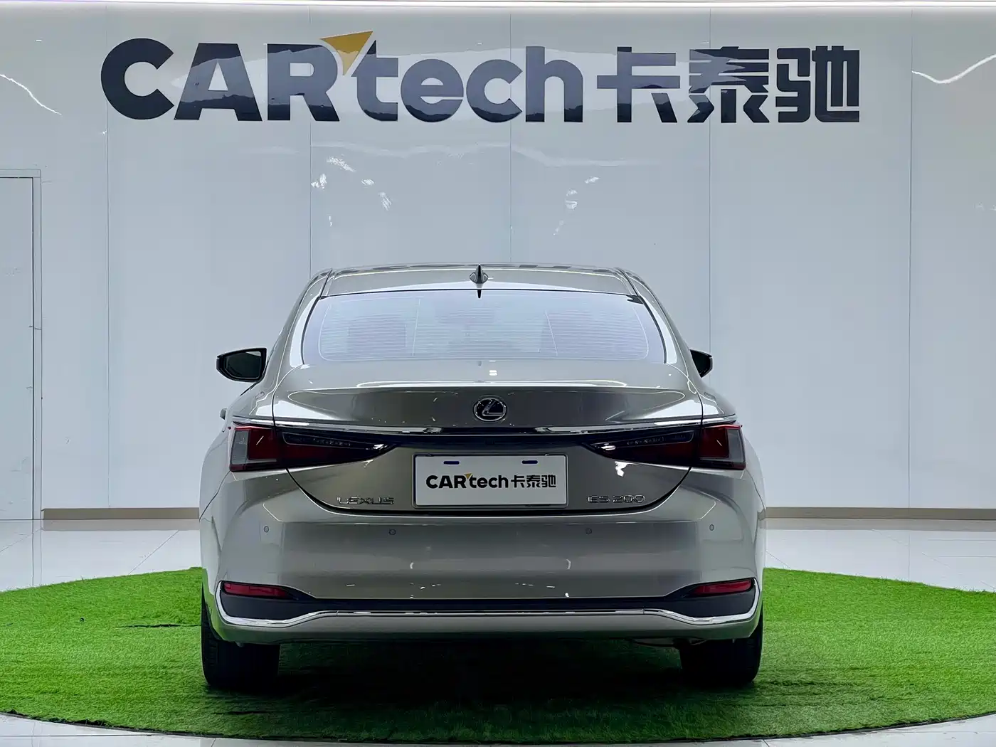 Lexus ES 2023 200 Excellence Edition фото 6