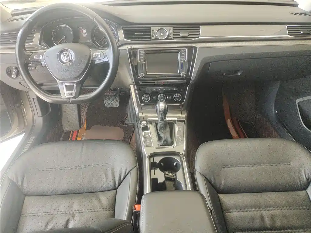 Volkswagen Passat 2017 330TSI DSG Luxury фото 10