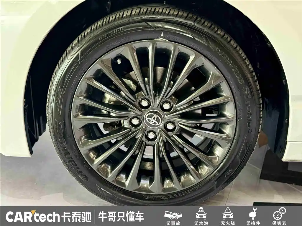Toyota Avalon 2022 2.0L XLE Premium фото 10