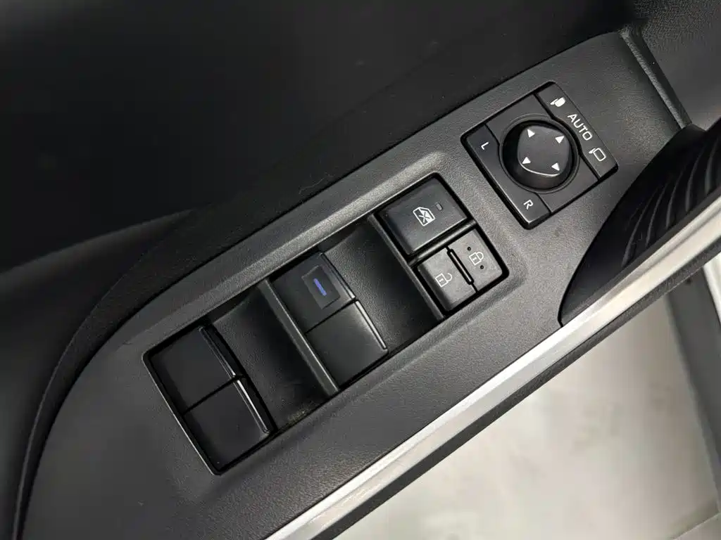 Toyota RAV4 Rongfang 2022 Hybrid 2.5L E-CVT 2WD Elite Edition фото 25