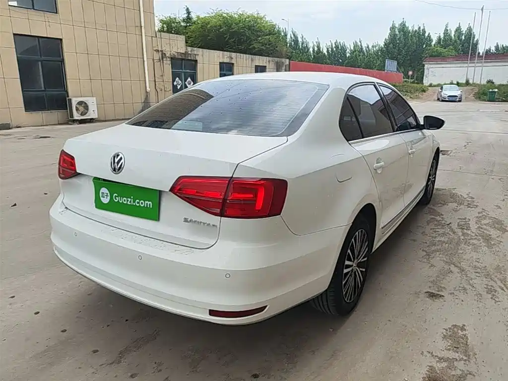 Volkswagen Sagitar 2017 230TSI Automatic Luxury фото 7