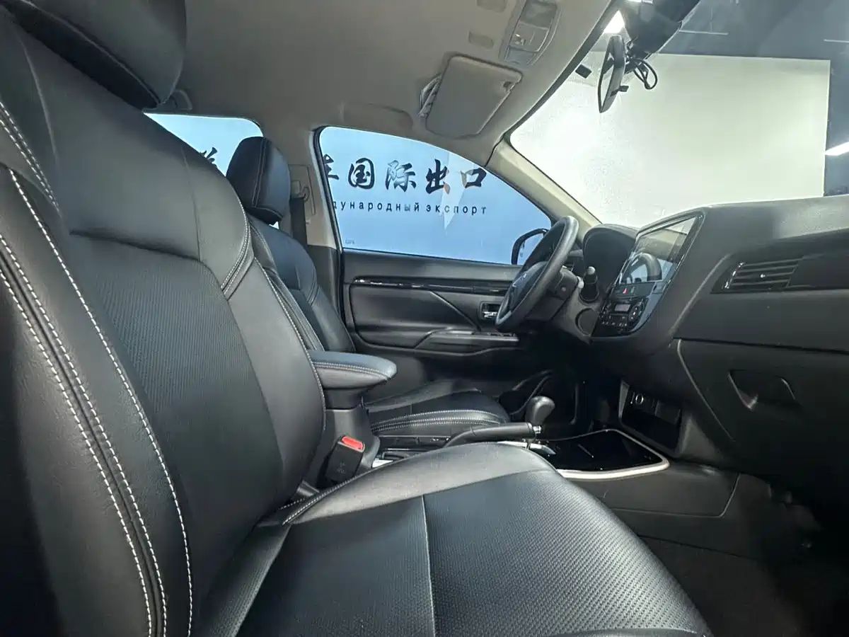 Mitsubishi Outlander 2021 2.0L 2WD Smooth Ride Version 5-Seater фото 11