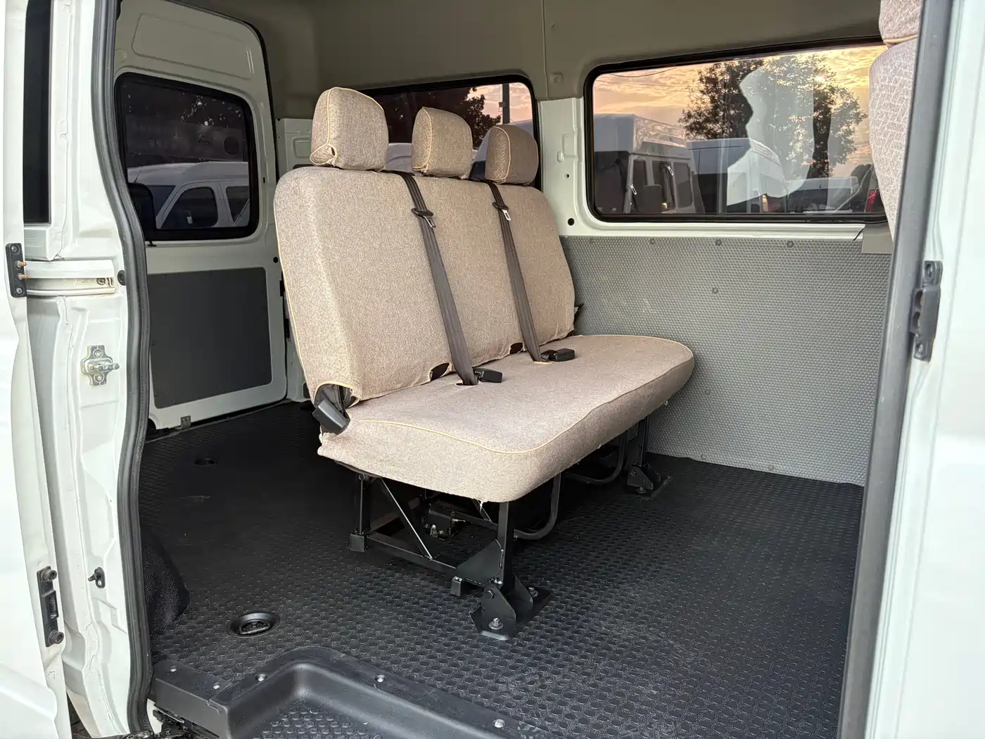SAIC Maxus Xintu V80 2019 Model 2.5T Classic 6-speed manual Aoyuntong short wheelbase medium roof 5/6-seater фото 8