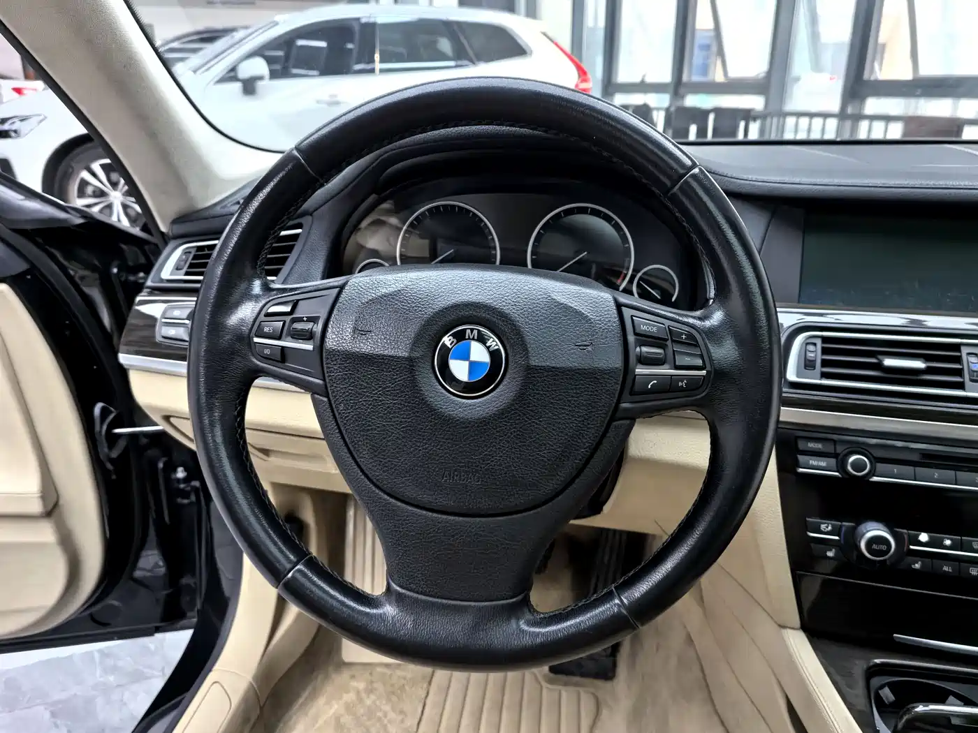 BMW 7 Series 2009 730Li Luxury фото 5