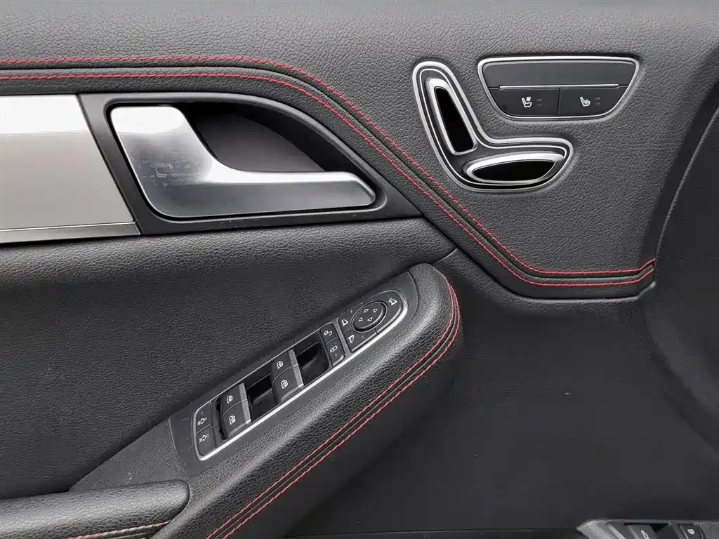 BYD Tang New Energy 2018 DM 2.0T AWD Smart Connection Enjoy Edition 7-Seater China V фото 9
