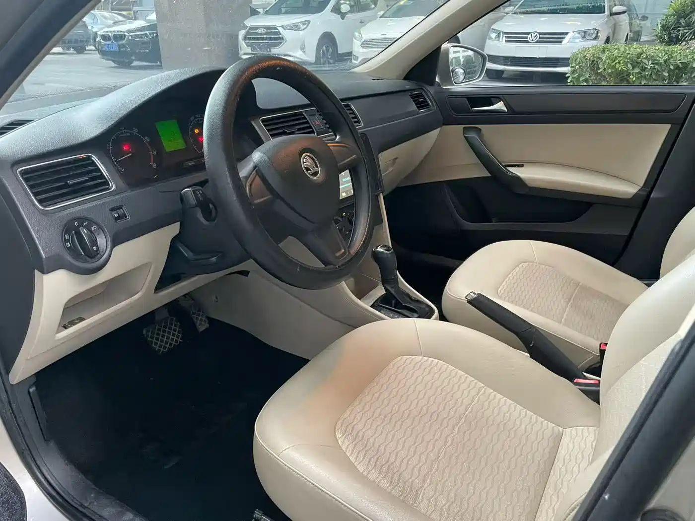 Škoda Rapid 2015 1.6L Automatic Smart Selection фото 4