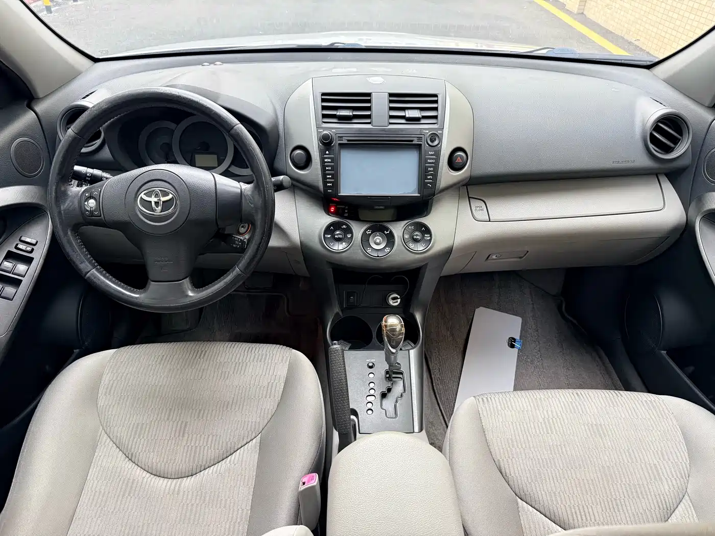 Toyota RAV4 Rongfang 2011 2.0L Automatic Luxury Edition фото 5