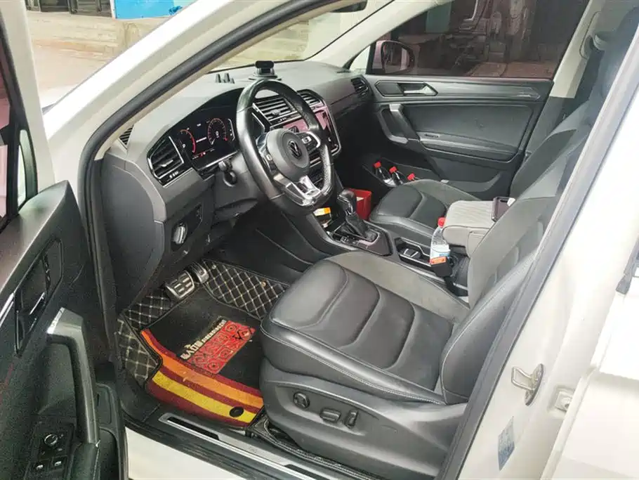 Volkswagen Tiguan L 2021 330TSI Automatic 2WD R-Line Premium фото 9