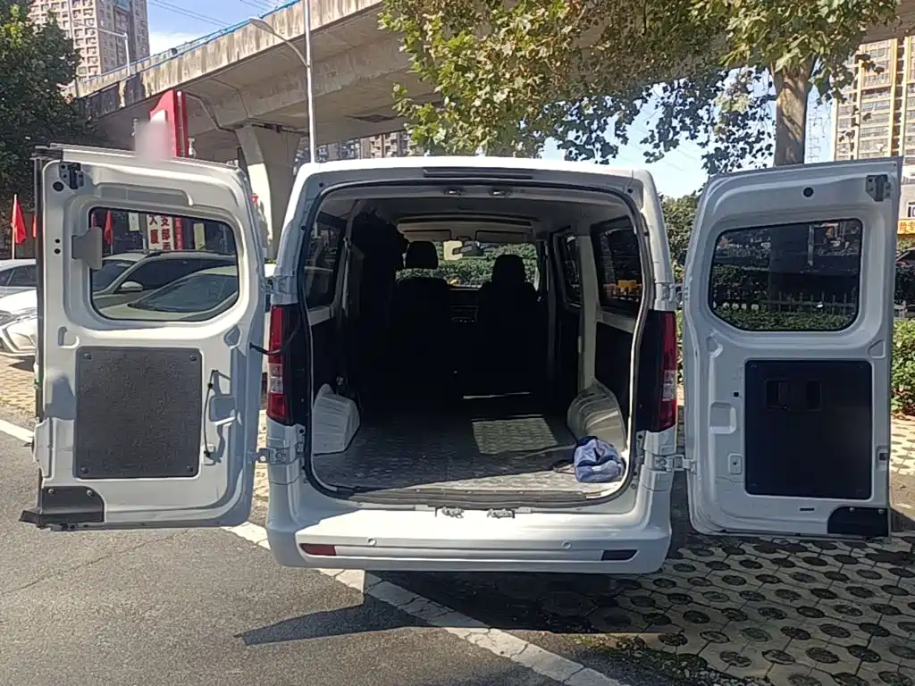 Changan Kaicheng Changan Ruixing EM80 2025 2025 Passenger Version Comfort 6-seater 300km Dual Swing Doors