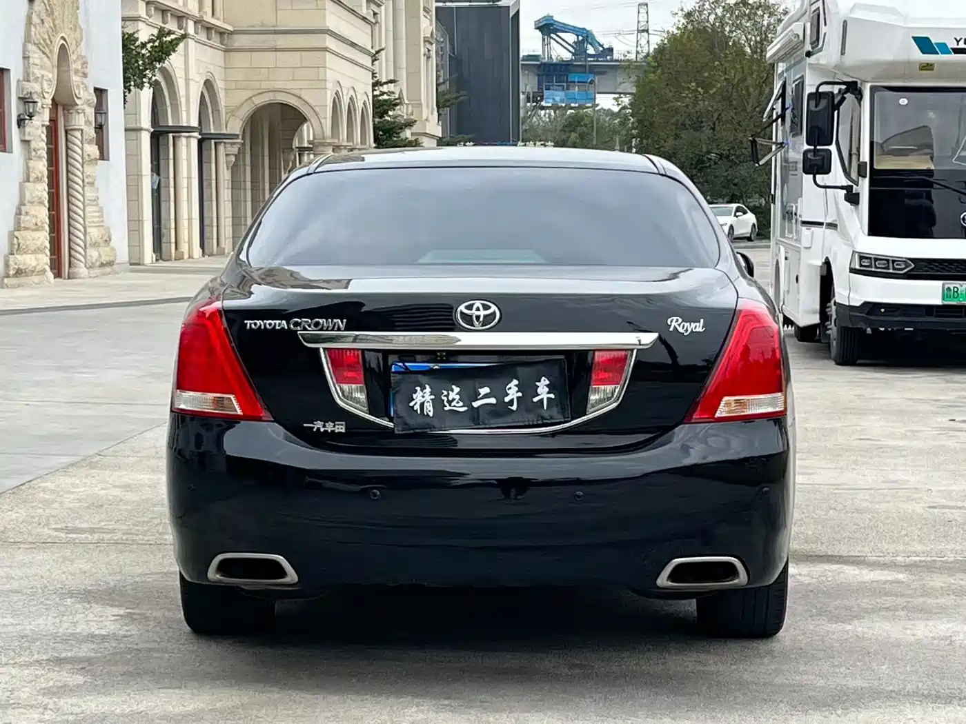 Toyota Crown 2011 2.5L Royal Leather Sunroof Special Edition фото 4