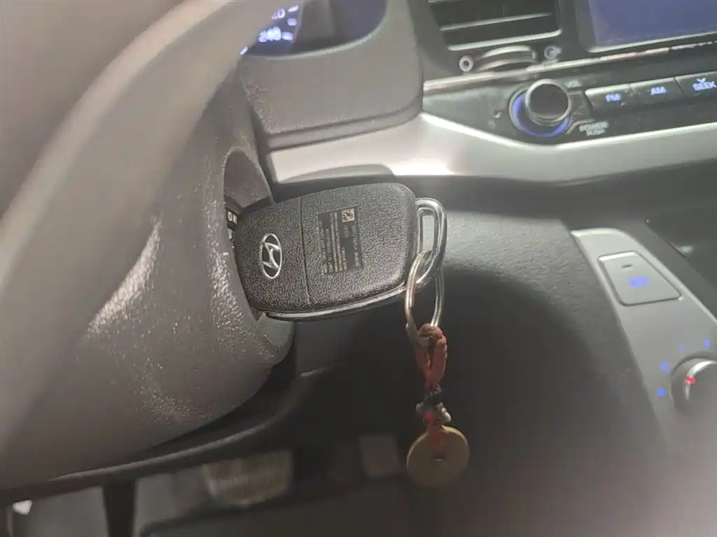 Hyundai Elantra 2016 Model 1.6L Automatic Smart Elite фото 9