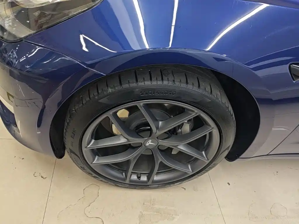 Tesla Model 3 (Import) 2019 2019 Long Range RWD Version