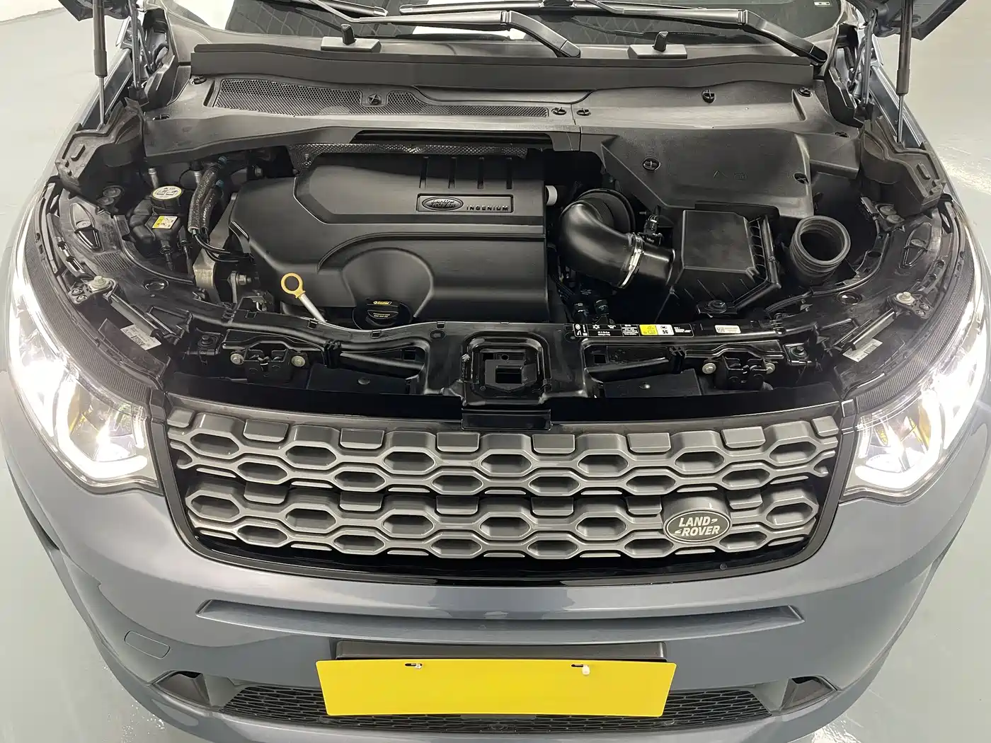 Land Rover Discovery Sport 2022 Model 249PS R-Dynamic S Performance Edition 5-Seater фото 15