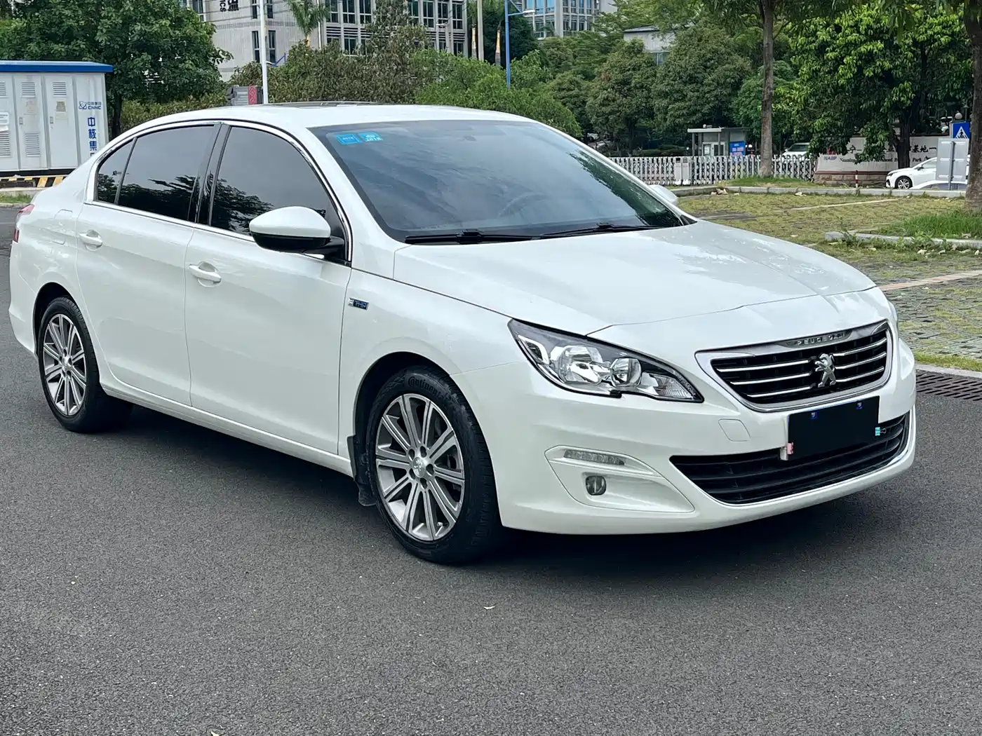 Peugeot 408 2016 1.6T Automatic Luxury Edition фото 3