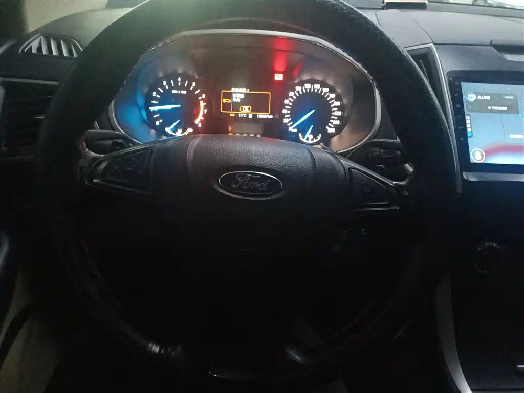 Фото 11 - Ford Edge