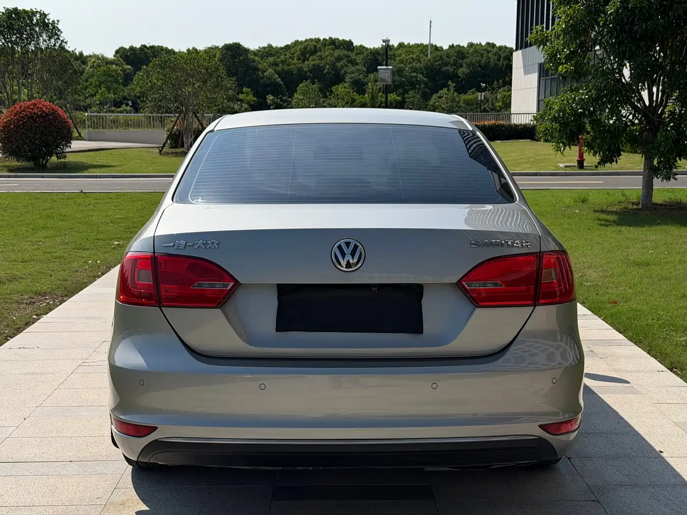 Volkswagen Sagitar 2015 1.6L Automatic Comfort фото 5
