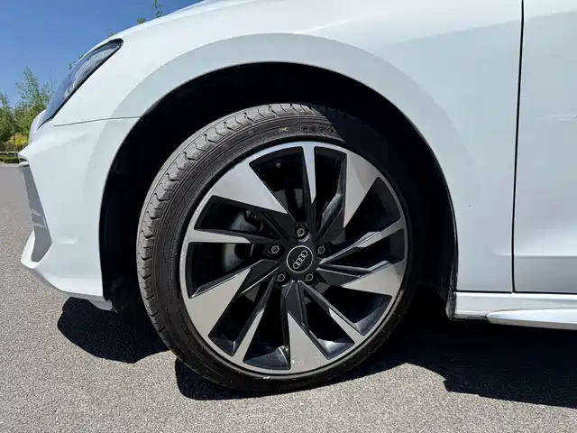 Audi A3 2024 Model A3L Limousine 35 TFSI Fashion Sport — фото 4