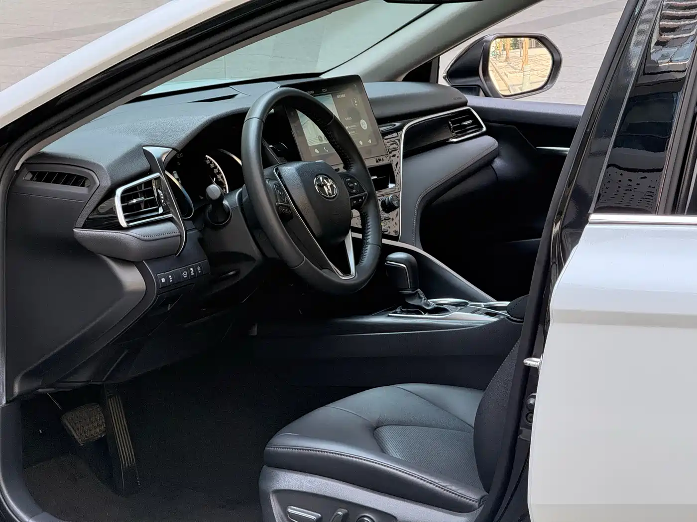 Toyota Camry 2023 2.0G Luxury Edition фото 7