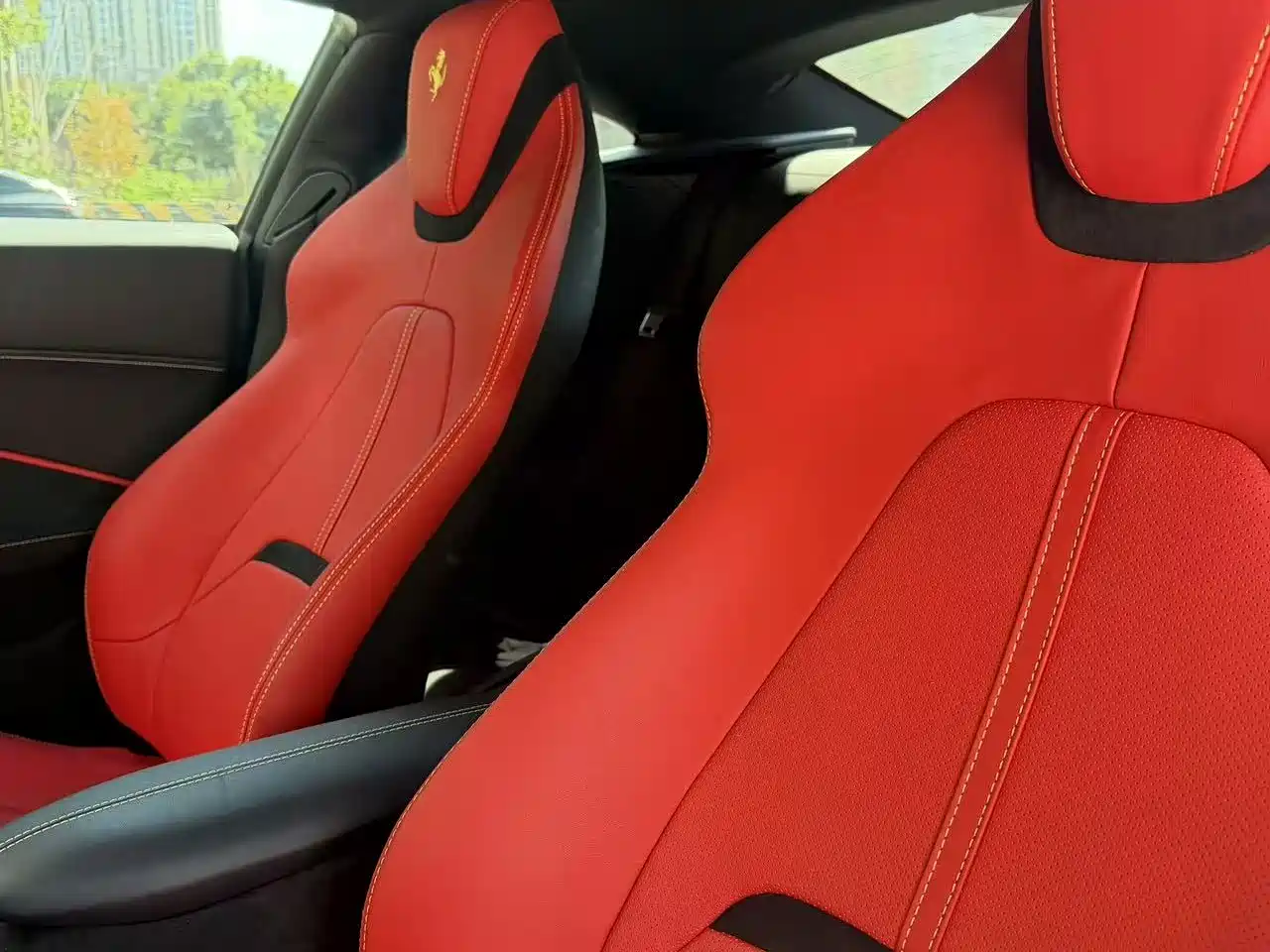 Photo 8 - Ferrari Roma