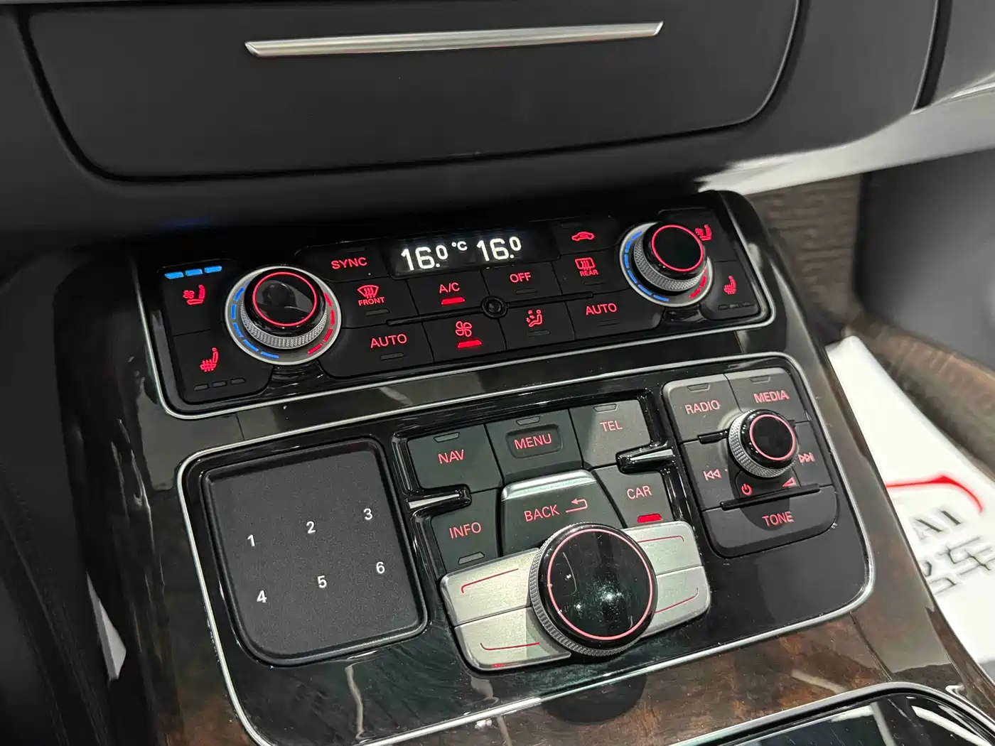 Photo 8 - Audi A8