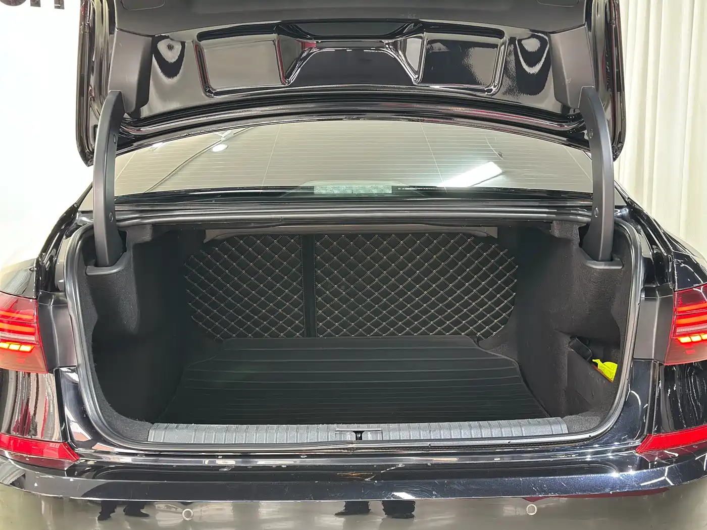 Volkswagen Passat 2021 Model 330TSI Luxury Edition фото 23