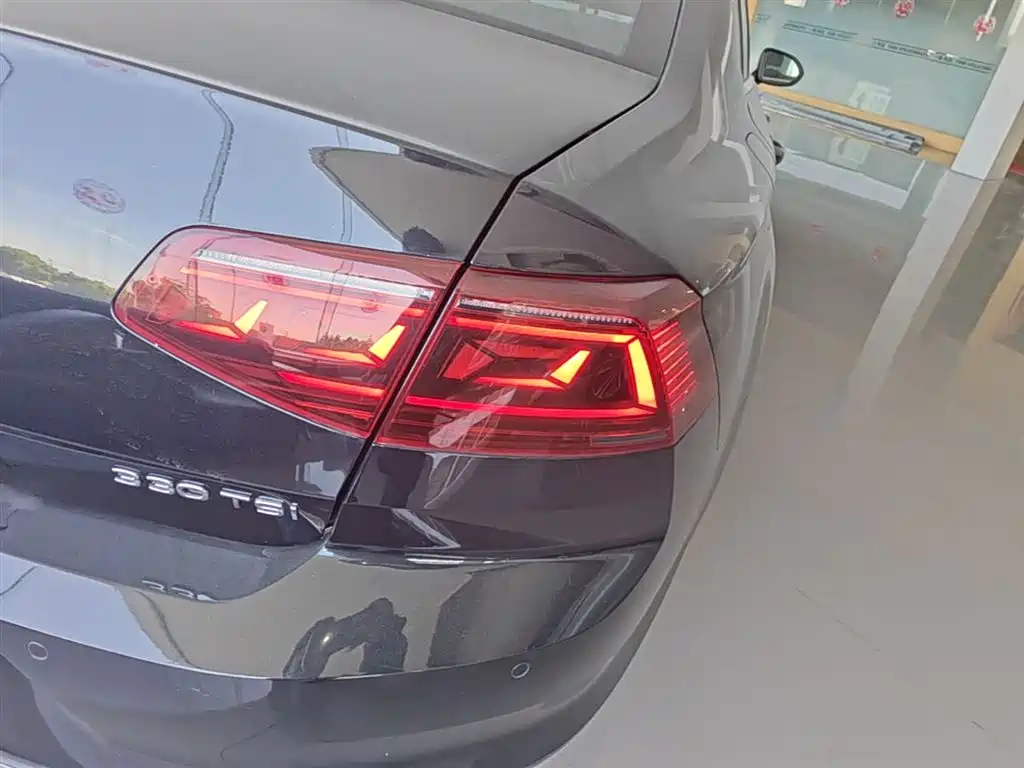 Volkswagen Magotan 2023 Model 2 Million Commemorative Edition 330TSI DSG Luxury фото 8