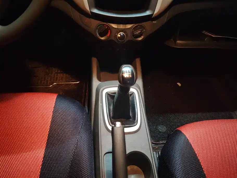 Chevrolet Sail 2015 Sail 3 1.3L Manual Ideal Edition фото 16