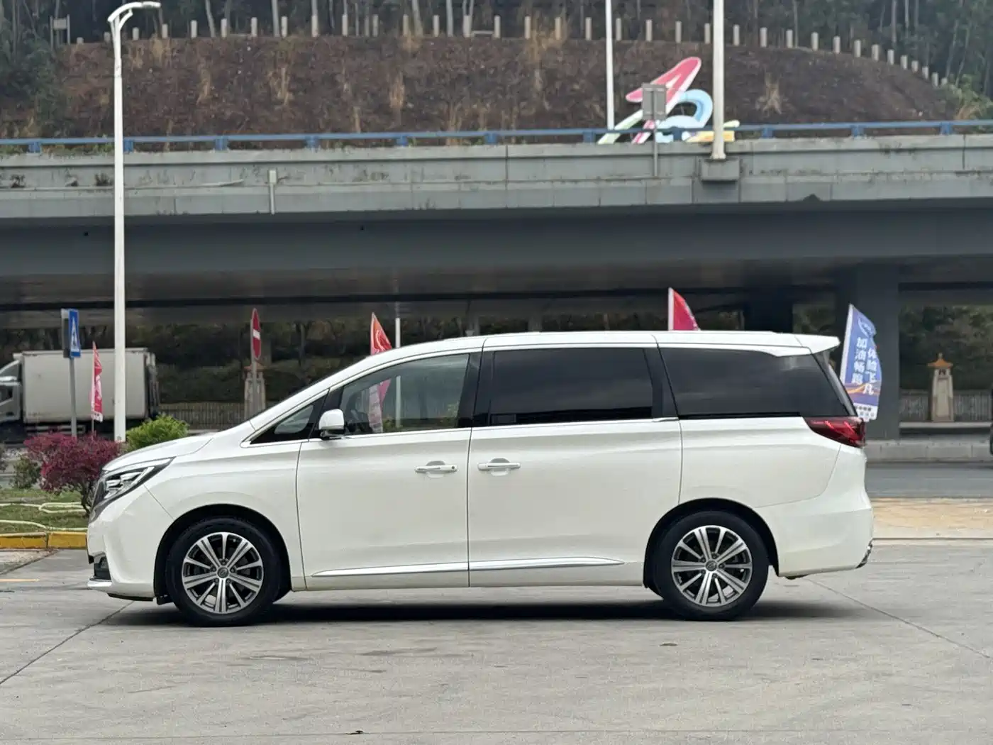 GAC Trumpchi Trumpchi M8 2018 320T Premium Edition фото 7