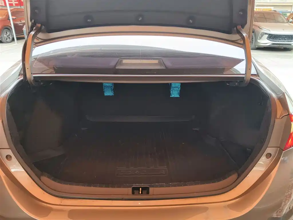 Toyota Corolla 2017 1.6L CVT GL фото 19