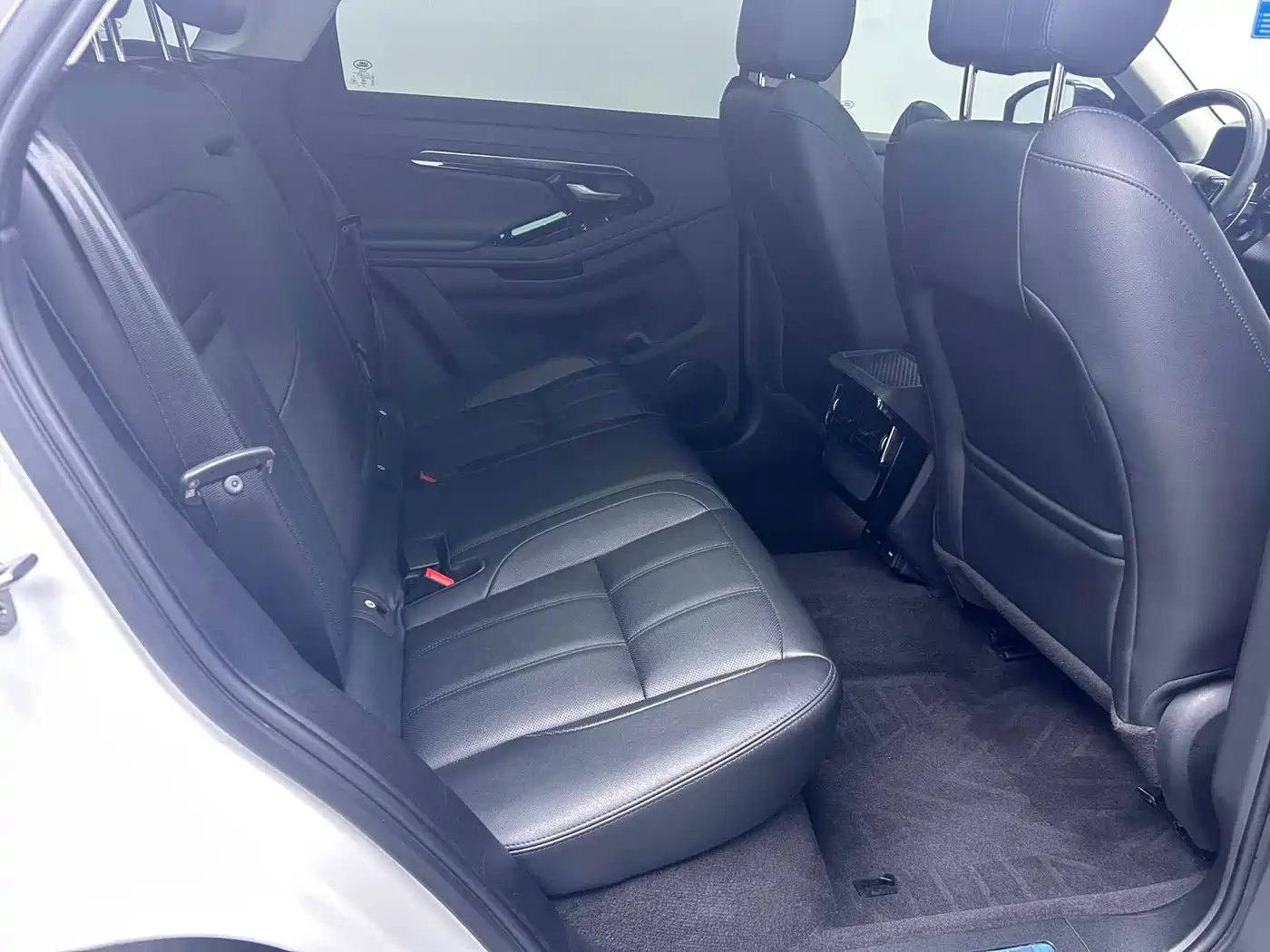 Land Rover Range Rover Evoque 2022 Range Rover Evoque L 200PS R-Dynamic Standard Elite Edition фото 10