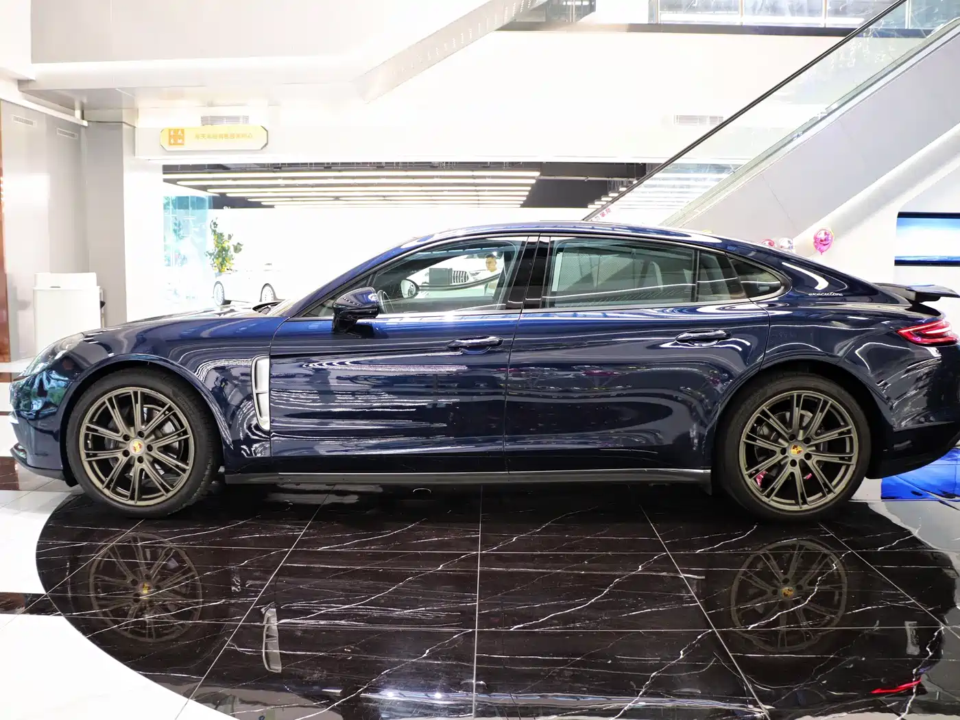 Porsche Panamera 2017 Panamera 4 Executive Long Wheelbase 3.0T фото 8