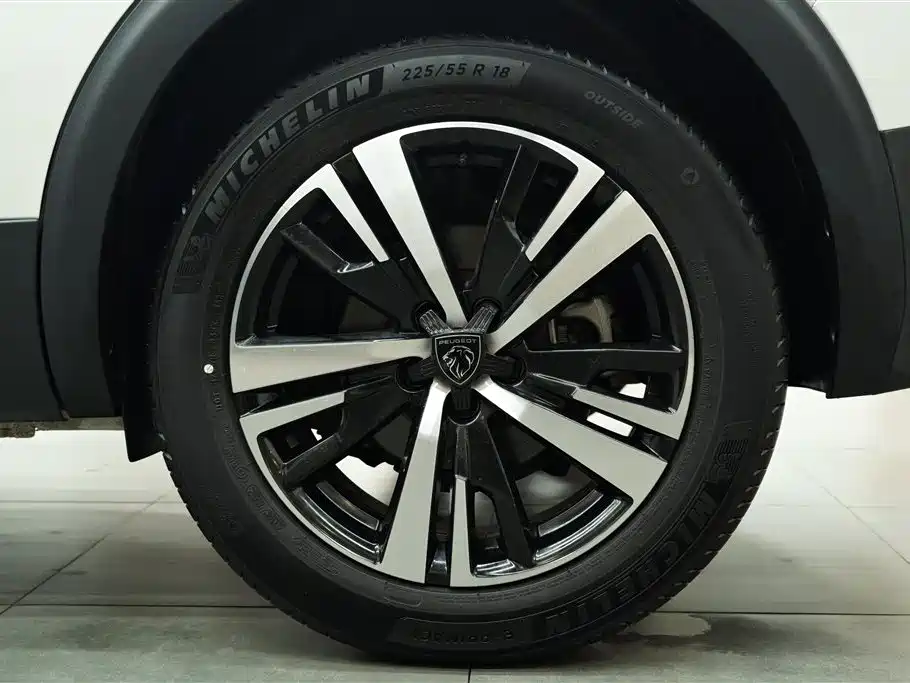 صورة 8 - Peugeot 5008
