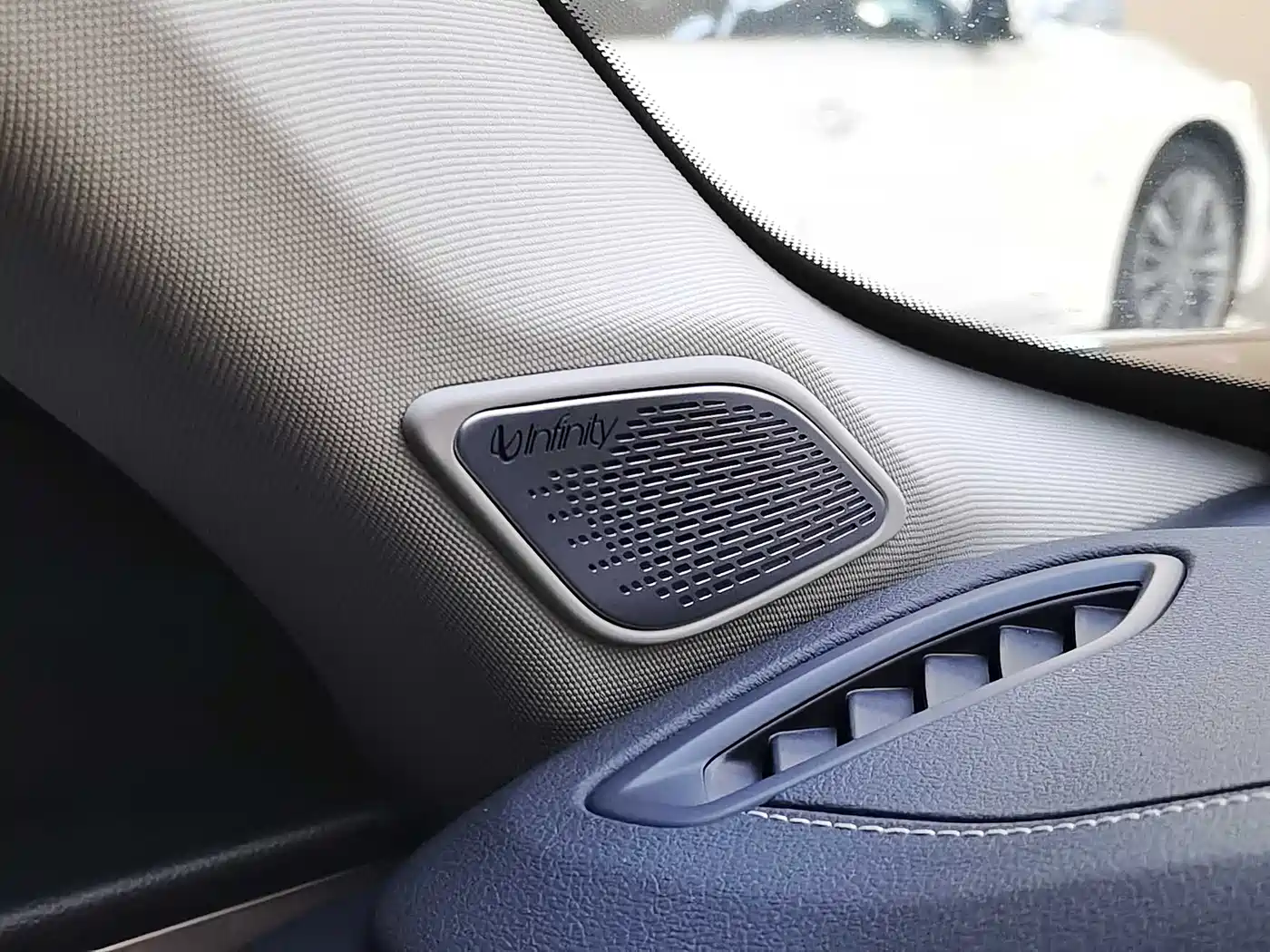 Lynk & Co 01 2019 2.0T 2WD Pro Edition China V фото 13