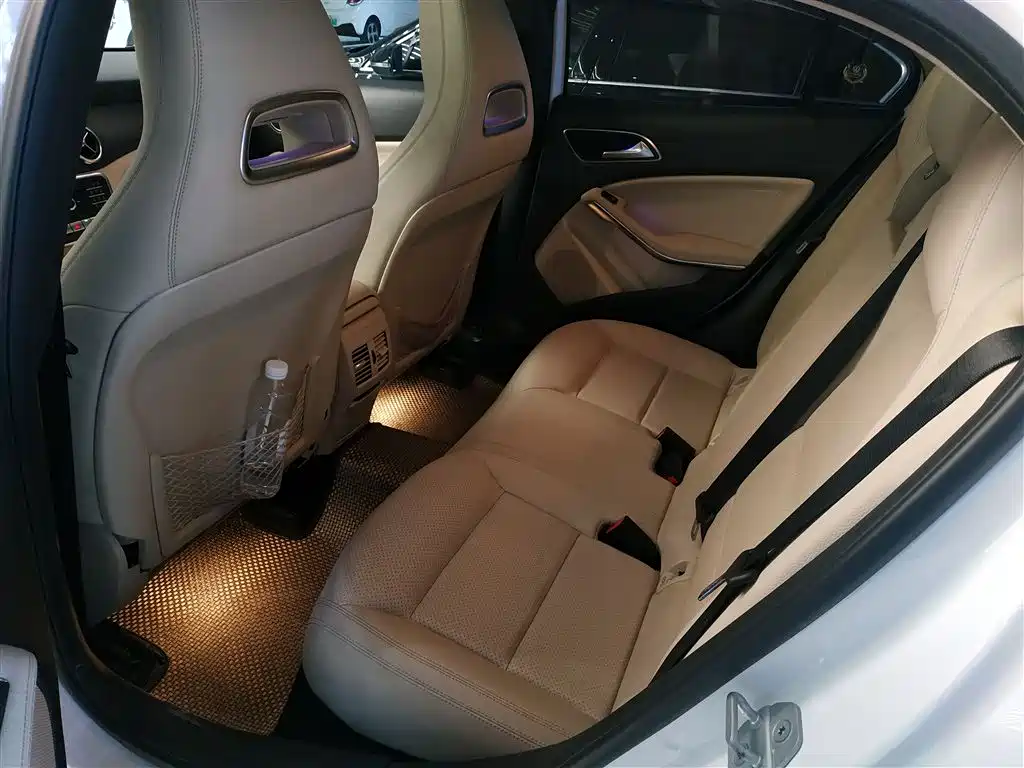 Mercedes-Benz GLA 2017 GLA 200 Dynamic фото 17