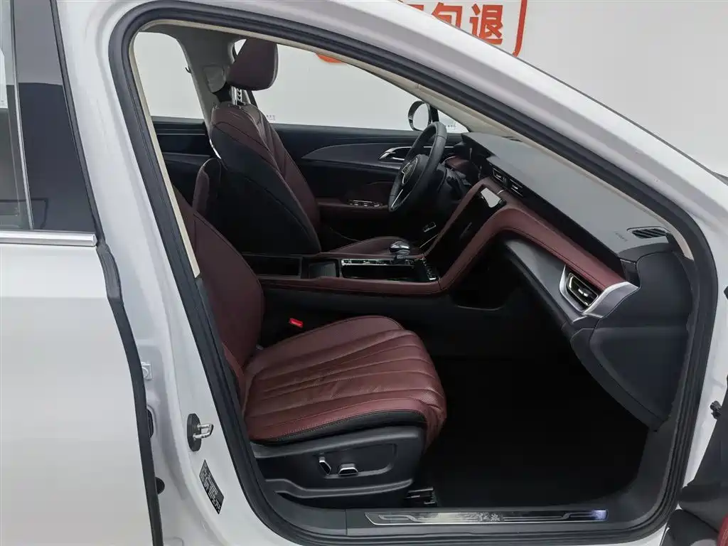 Hongqi H5 2024 2.0T Automatic Smart Connect Flag Smooth Edition фото 23