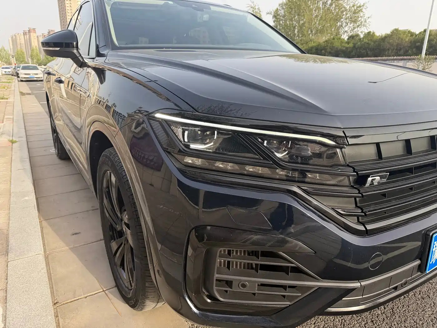 Volkswagen Touareg 2021 3.0TSI Sharp Edition with Gloss Black Sports Package фото 4