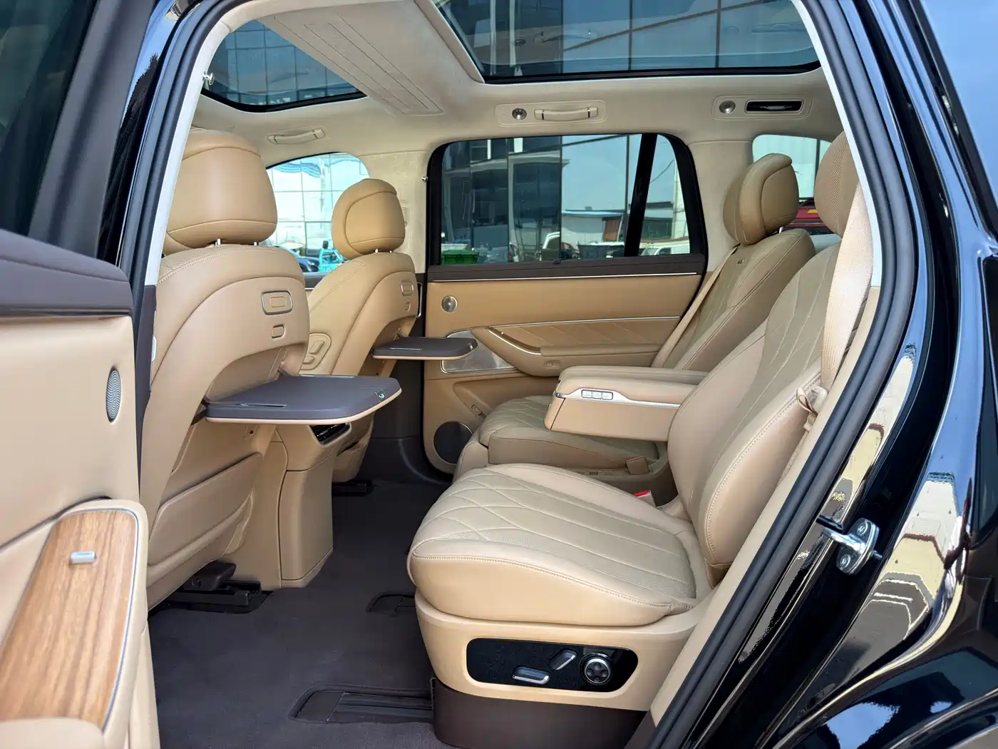 AITO Wenjie AITO M8 2025 Extended Range Ultra 53.4kWh 6-Seater фото 7