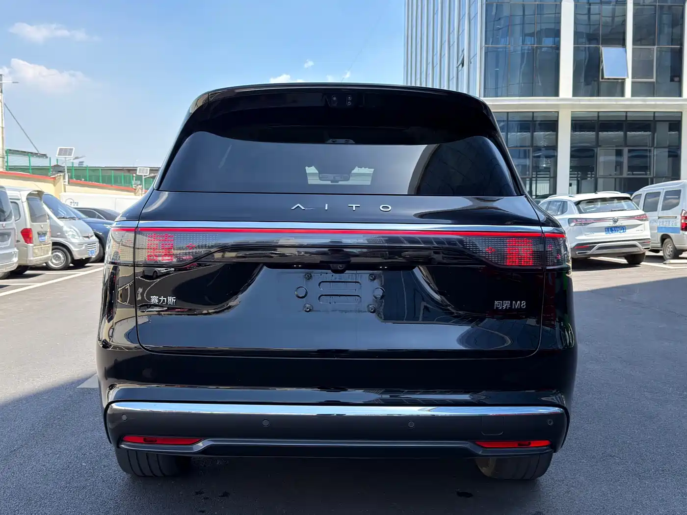AITO Wenjie AITO M8 2025 Extended Range Ultra 53.4kWh 6-Seater фото 16