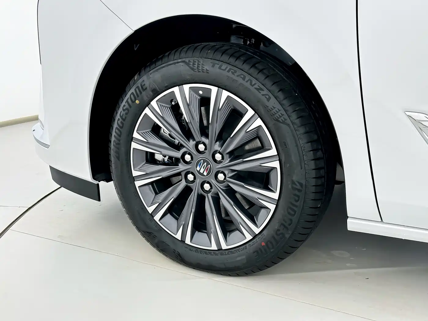 Buick GL8 2025 Land Honor Premium Edition фото 13