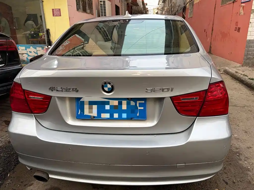 BMW 3 Series 2012 320i Luxury фото 4