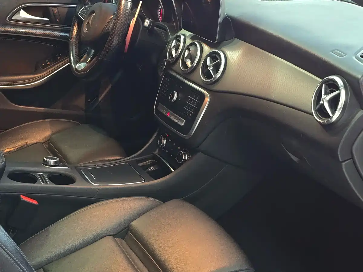 Mercedes-Benz CLA (Import) 2018 CLA 200 Dynamic Edition фото 7