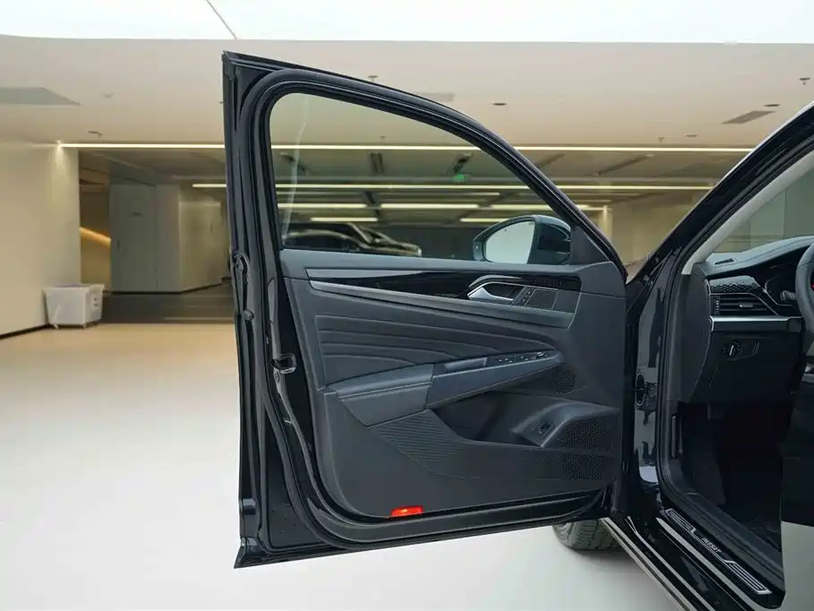Volkswagen Passat 2024 380TSI Elite Edition фото 14