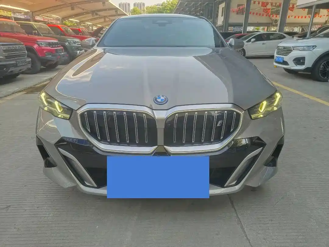 BMW i5 2024 eDrive 35L Premium Model M Sport Package