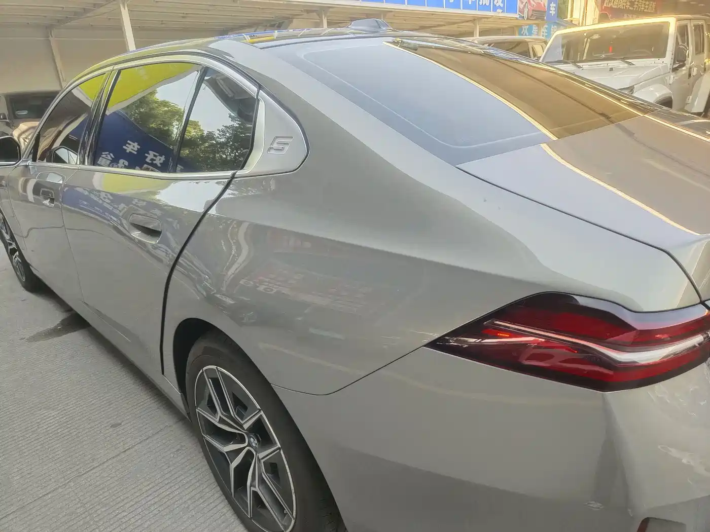 BMW i5 2024 eDrive 35L Premium Model M Sport Package фото 15