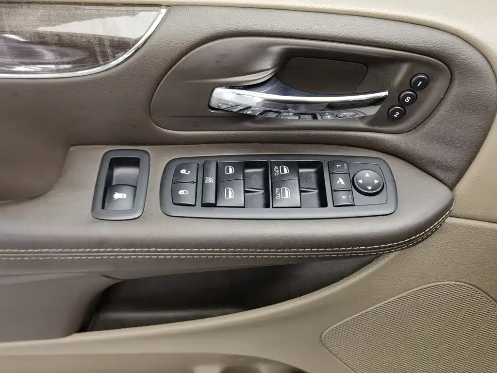 Chrysler Grand Voyager (Import) 2014 2013 3.6L Luxury Edition