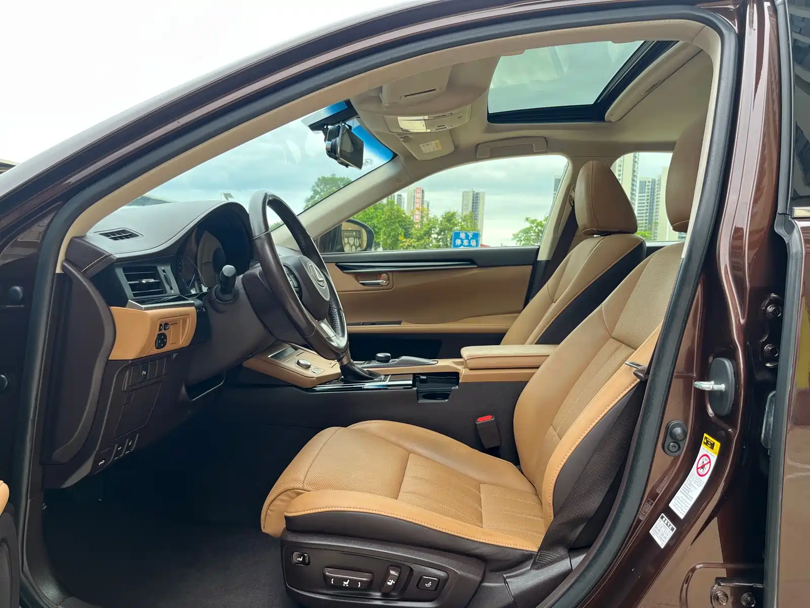Фото 4 - Lexus ES